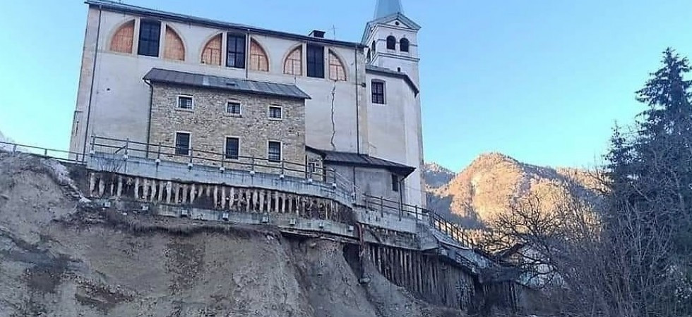 Riapre dopo due anni la chiesa in bilico sul dirupo: “Le campane torneranno a suonare”